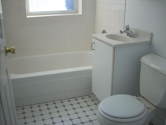 4th image of 2318 N Southport Ave #Dg3f