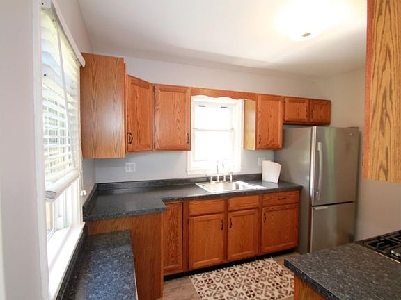 4th image of 3009 Polk St NE