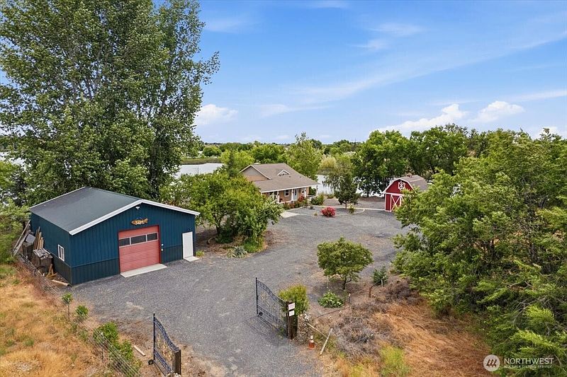 5th image of 3481 Valley Road