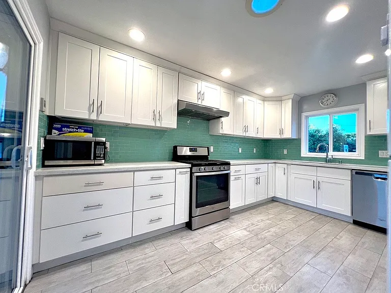 6628 N Golden West Ave — Photo 8