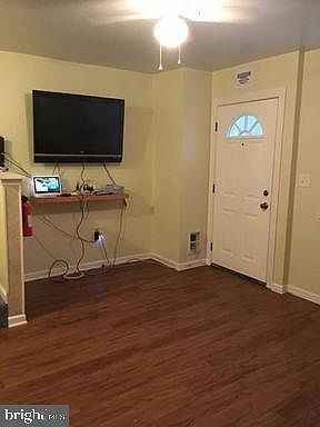 2nd image of 1600 W Diamond St #Bed