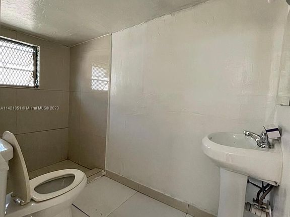 2nd image of 633 NW 15th Ave #4