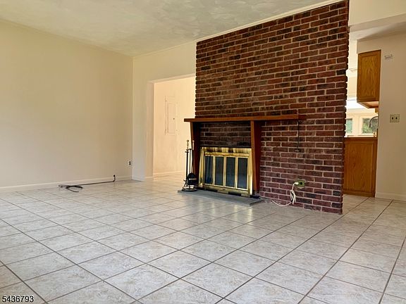 5th image of 883 Milton Blvd