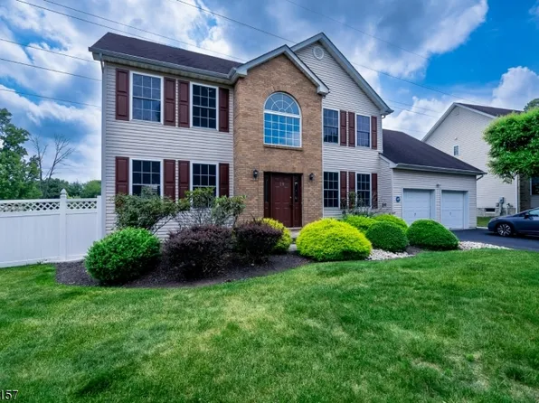 29 Vocisano Ct, Piscataway, NJ 08854