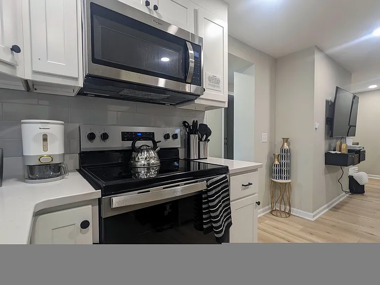 909 E Lenoir St #B — Photo 8