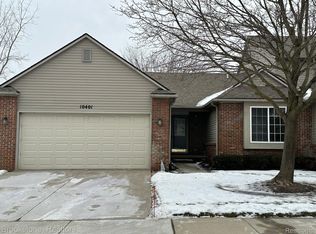 10401 Northvalley Ct, Hartland, MI 48353