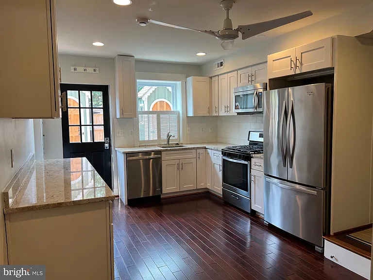 418 N Henry St — Photo 18