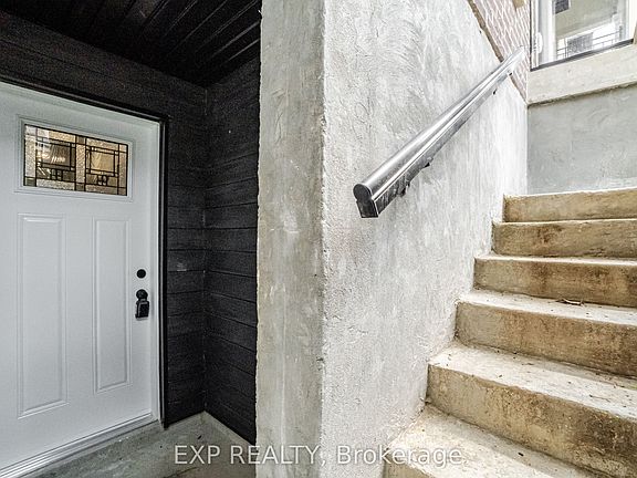 5th image of 581 Crawford St