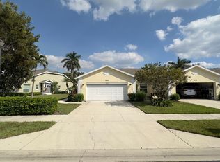 5653 Greenwood Cir #104, Naples, FL 34112