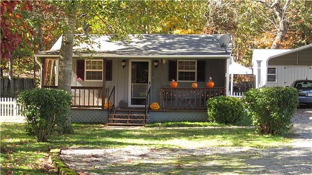 1st image of 631 Lakeshore Dr