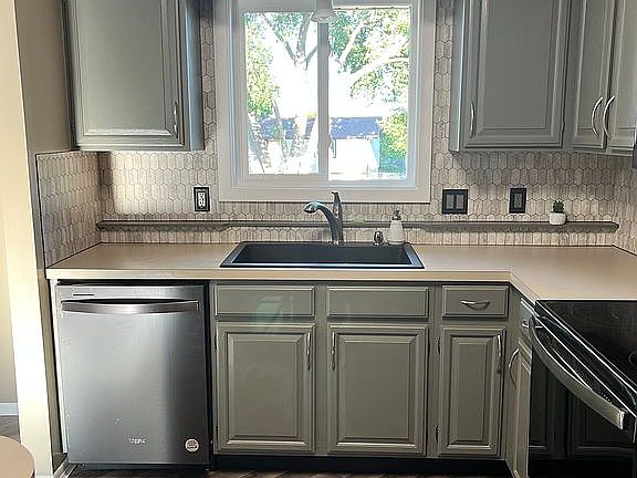 5th image of 6110 W Beal Cir