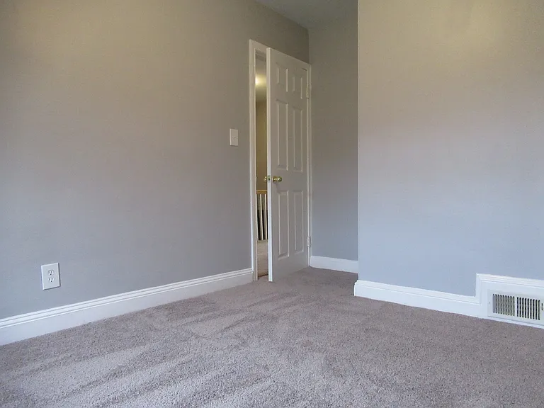1419 Winston Ave — Photo 13