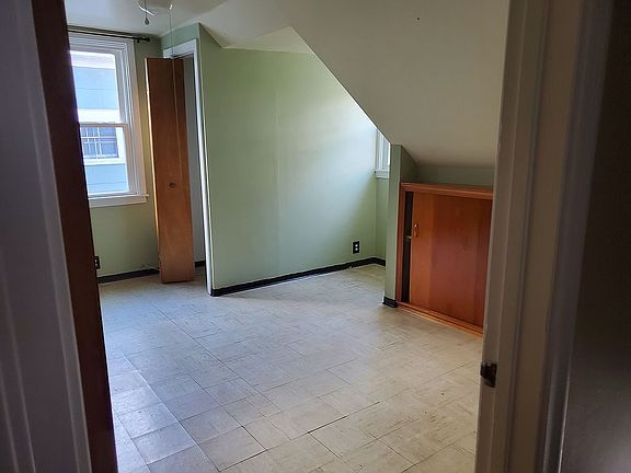 3rd image of 424 Victoria Blvd