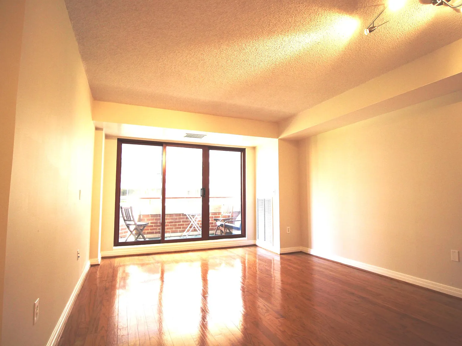 1 bed, 625 sqft, $2,695 — Photo 2
