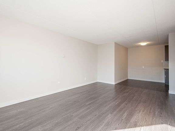 5th image of 16527 Stony Plain Rd NW #1562553
