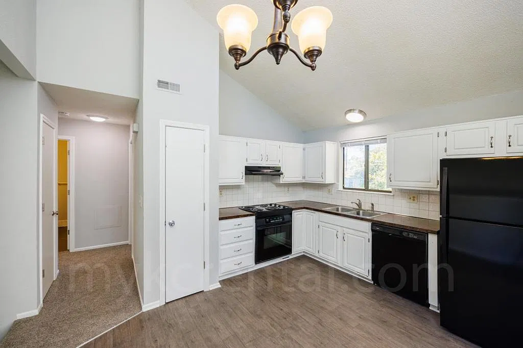7606 Monrovia St — Photo 3