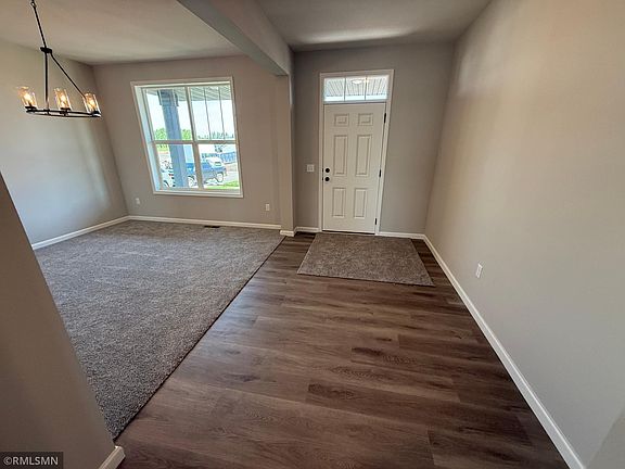 4th image of 1614 Meadows Dr NE