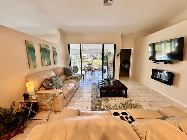 8410 Leeway Ln — Photo 8