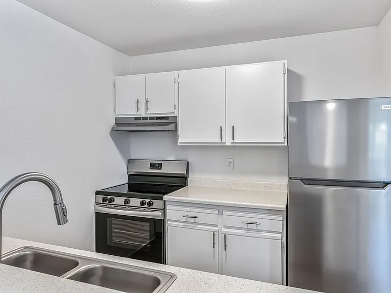Hilton Street Apartments — Photo 45