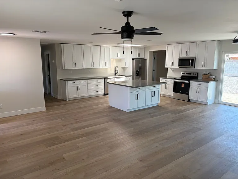 905 E 7th Pl — Photo 16