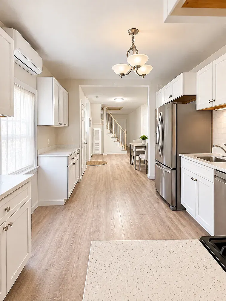 3 bed, 1350 sqft, $3,900 — Photo 1