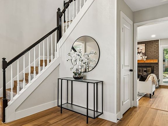 3rd image of 2872 Hurstview Dr