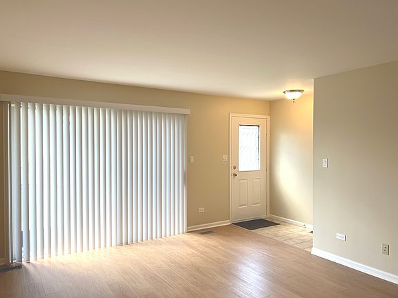 3rd image of 1299 Longacre Ln