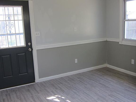 5th image of 3025 E Yellowstone Dr