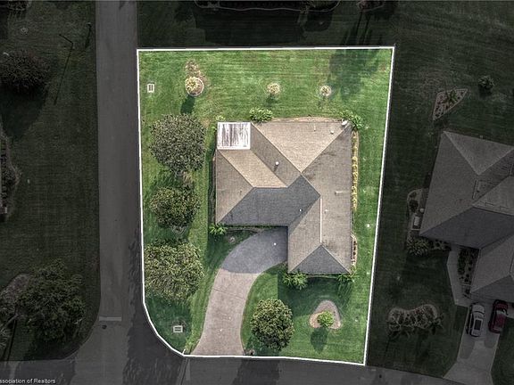 3rd image of 100 Brentwood Dr N