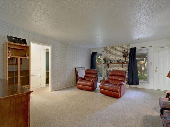 3rd image of 2603 Broken Oak Dr