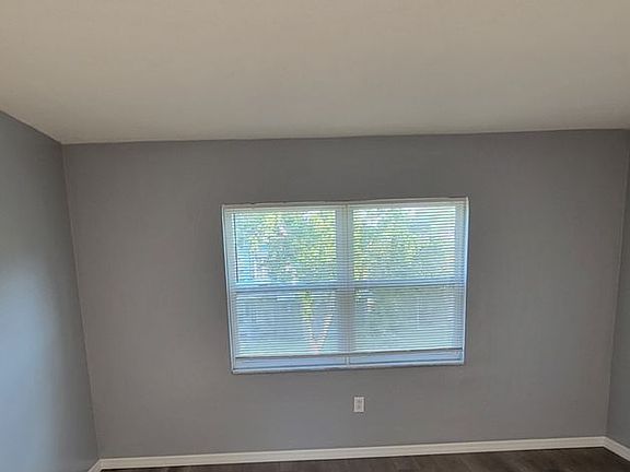 4th image of 516 12th Ave NE APT 12