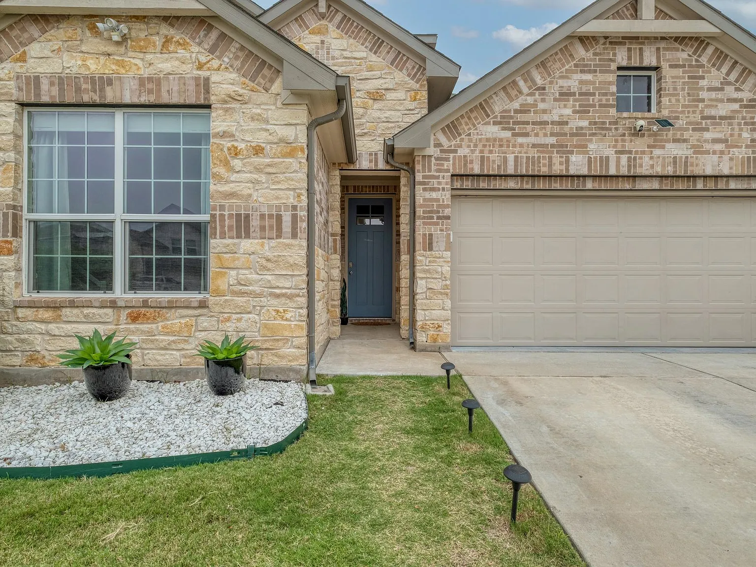 4 bed, 3.0 bath, 2564 sqft, $2,550 — Photo 4