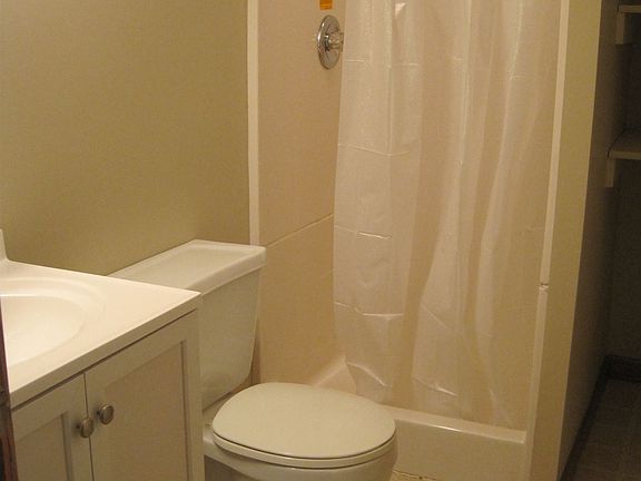 1105 southview Bath1