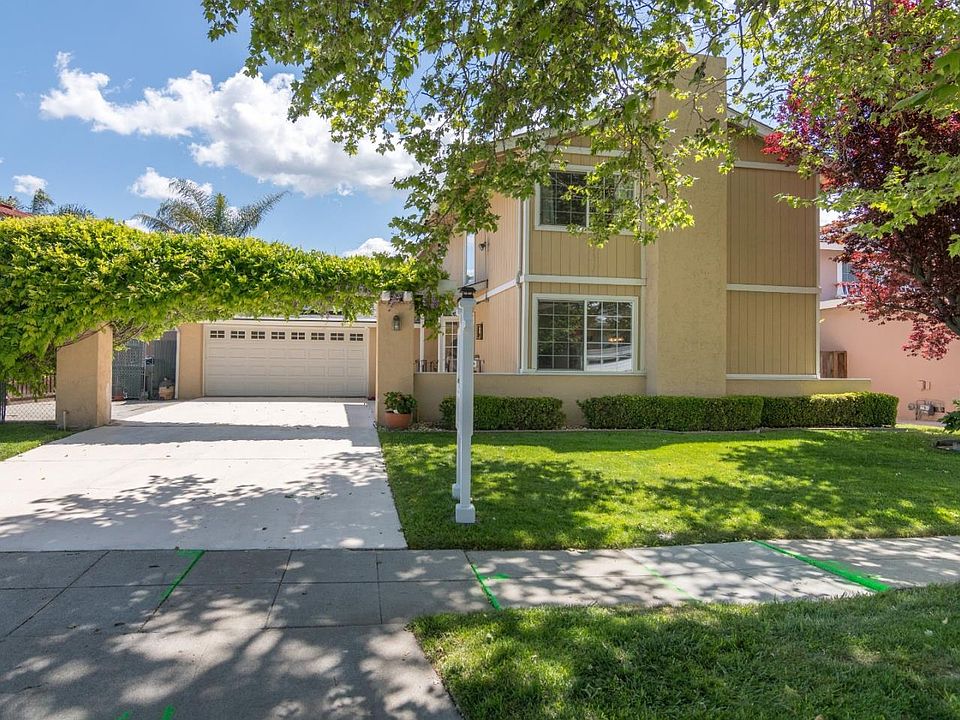 1st image of 412 Avenida Palmas