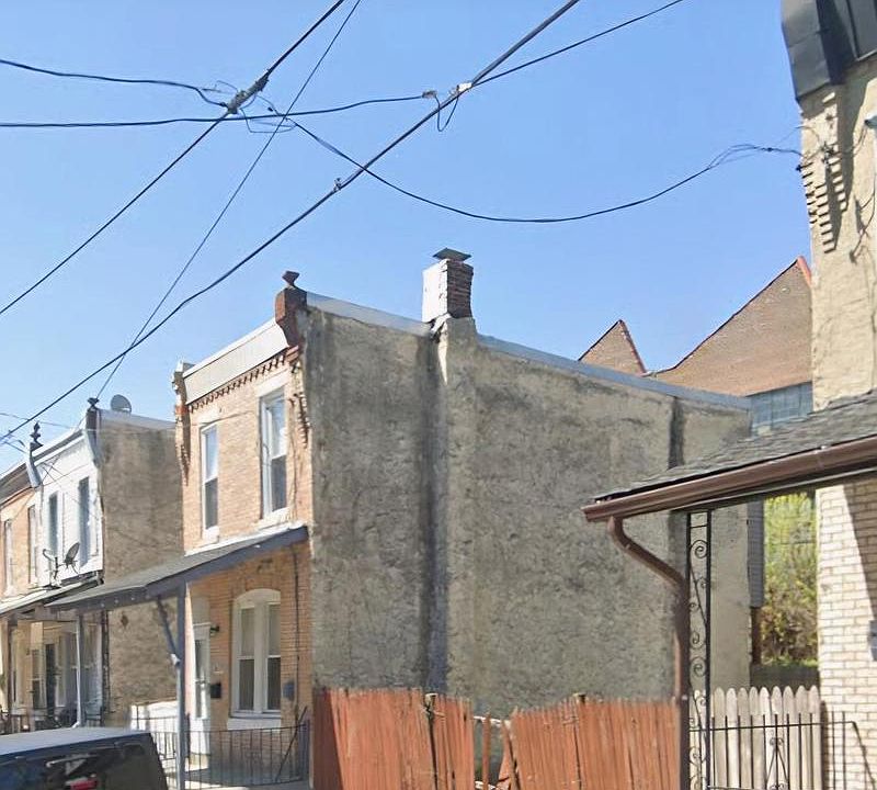 2nd image of 2669 Deacon St