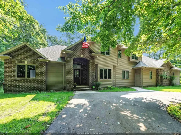 3240 Crystal Creek Ct, Green Bay, WI 54313