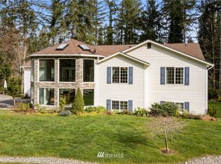8438 Island View Dr NE, Olympia, WA 98506