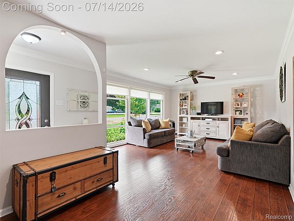 5th image of 39582 Burton Dr
