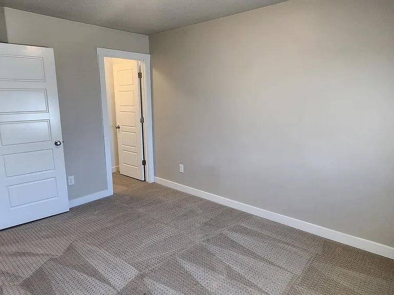 1255 N Main St — Photo 13