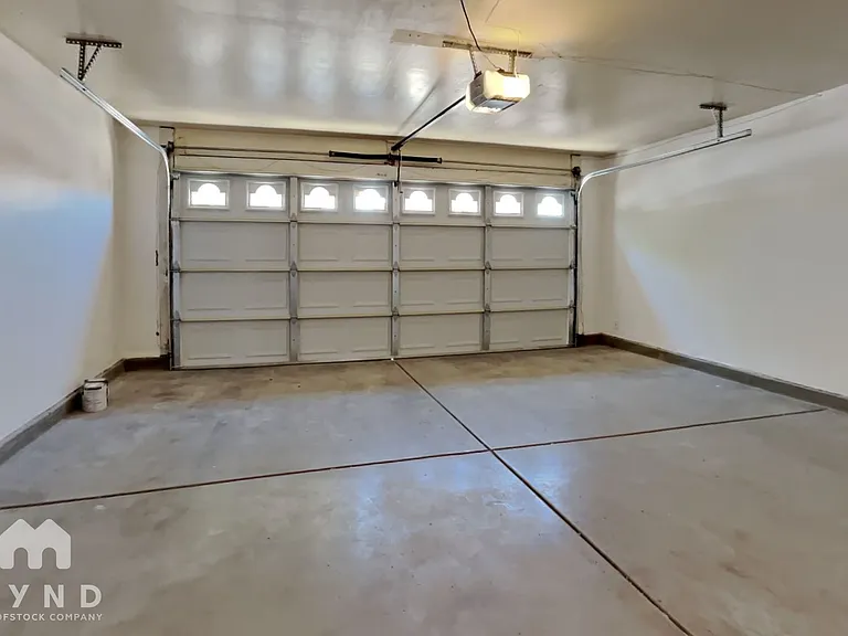 8128 W Mission Ln — Photo 32