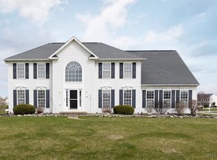 5689 Field Brook Dr, East Amherst, NY 14051