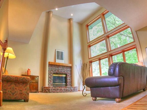 3rd image of 3685 Oak Creek Dr W