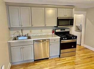 48 Middle St #2, Newburyport, MA 01950