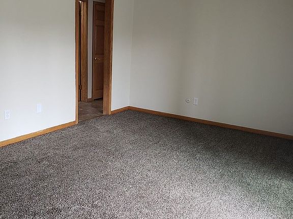 3rd image of 196 Flintridge Dr APT 6
