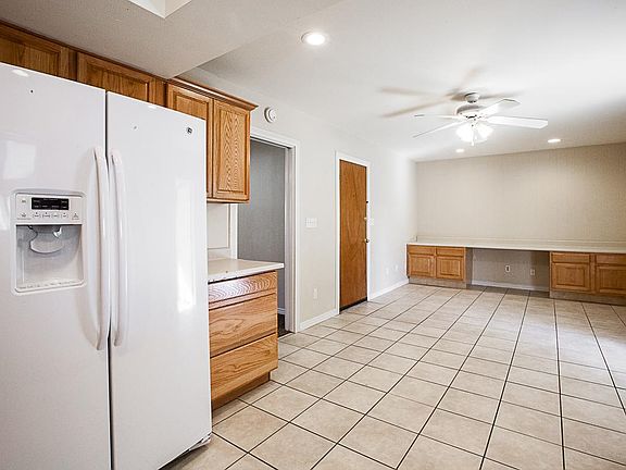 3rd image of 1017 E 2nd Ave