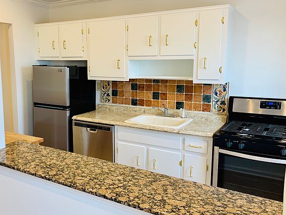 5th image of 1 Oakridge Pl APT 4M