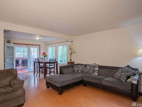 4th image of 70 E Balmoral Way