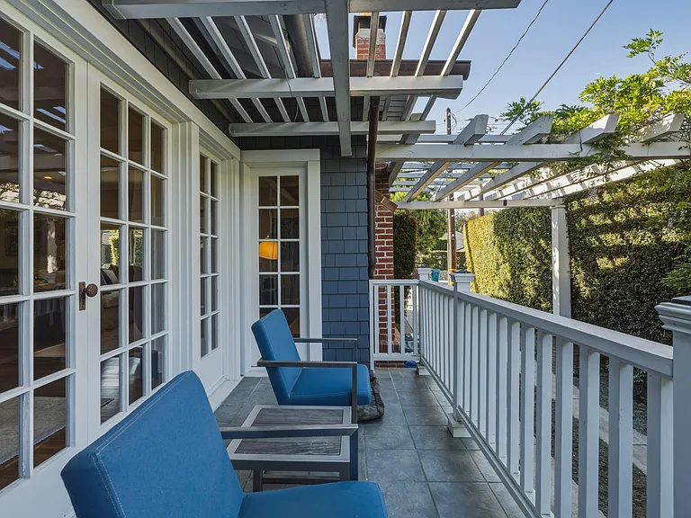 336 E Padre St — Photo 38