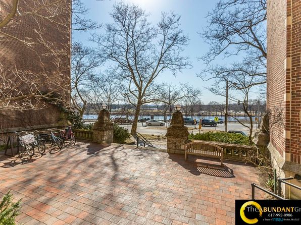 993 Memorial Dr APT 201