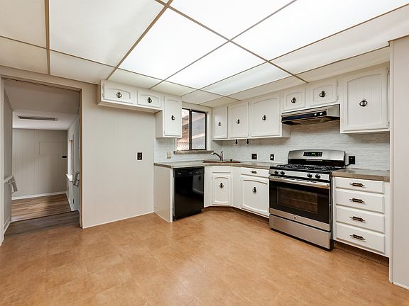 4th image of 1500 Romeria Dr